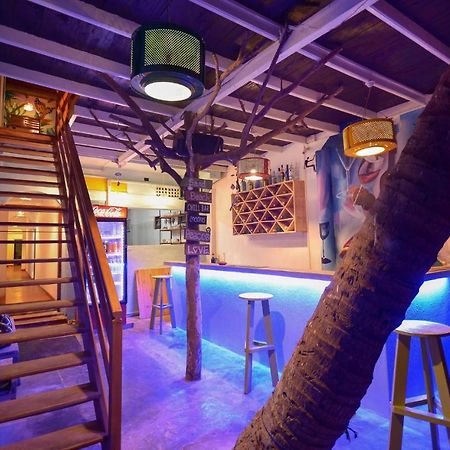 ホテル Palm Leaf Surf Cafe ガル エクステリア 写真
