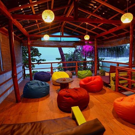 ホテル Palm Leaf Surf Cafe ガル エクステリア 写真