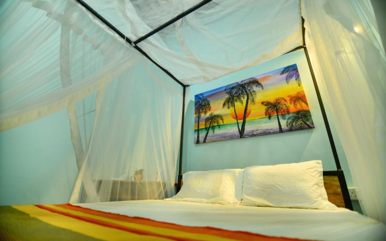 ホテル Palm Leaf Surf Cafe ガル エクステリア 写真