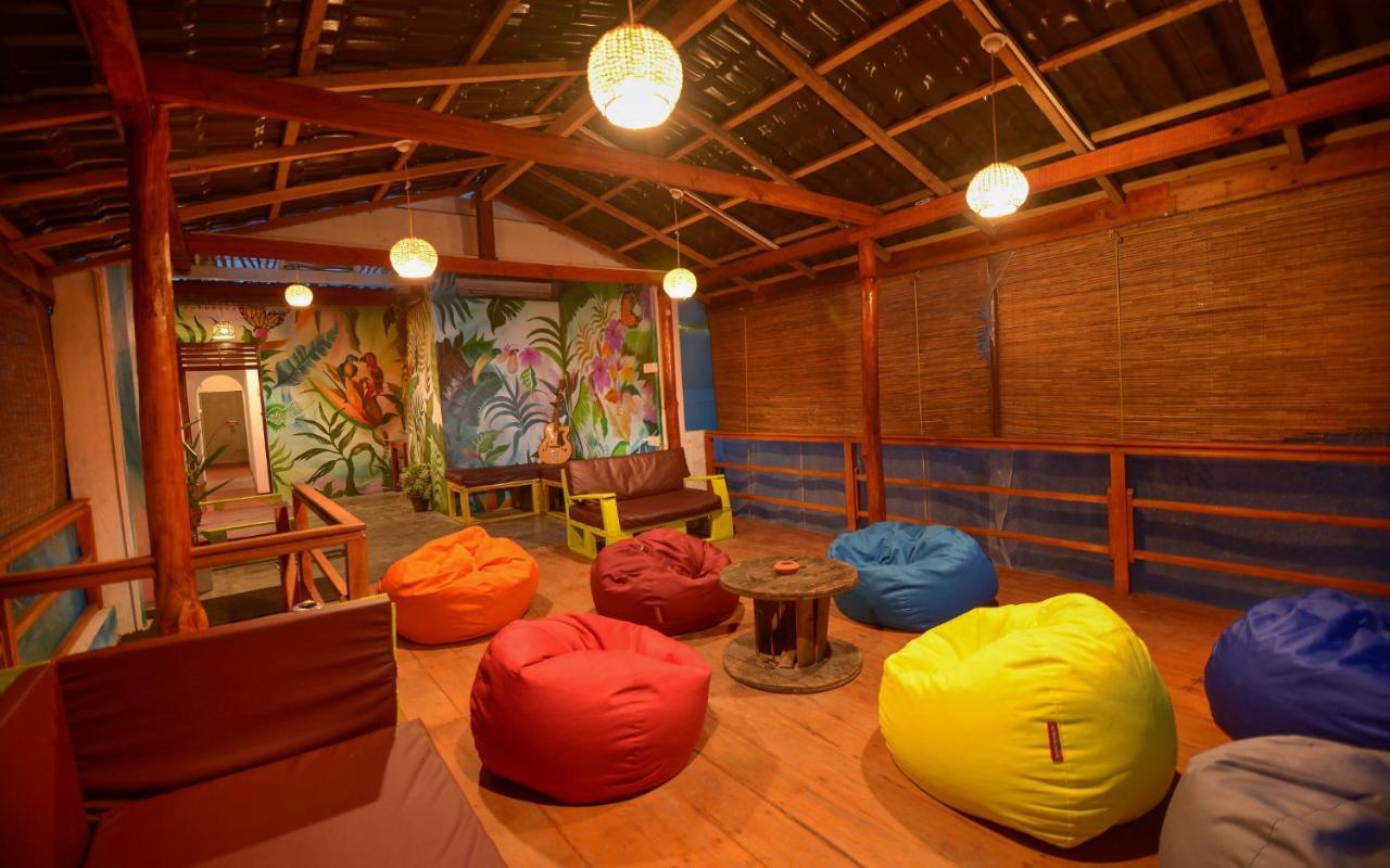ホテル Palm Leaf Surf Cafe ガル エクステリア 写真