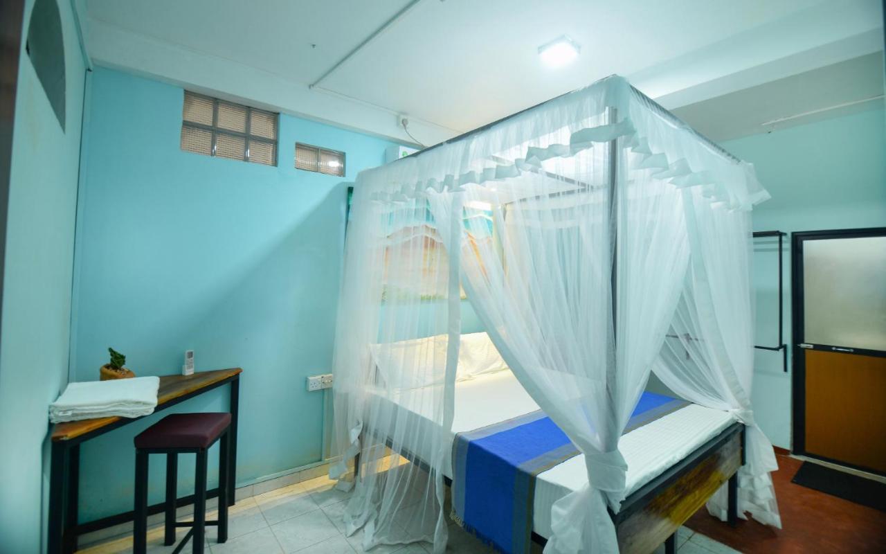 ホテル Palm Leaf Surf Cafe ガル エクステリア 写真